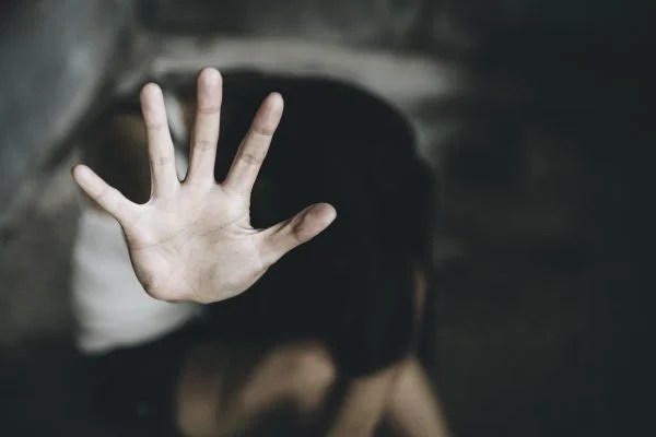 Homem é preso acusado de estuprar filhas de 10 e 12 anos