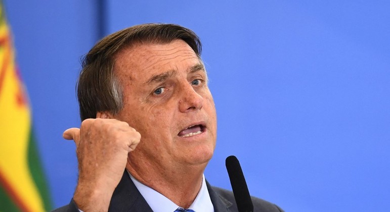 Fatos Primeiro: Bolsonaro acerta valores da dívida do FIES