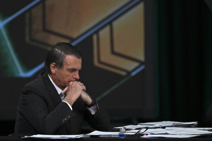 Bolsonaro entrega ao TSE relatório com rádios que não reproduziram inserções