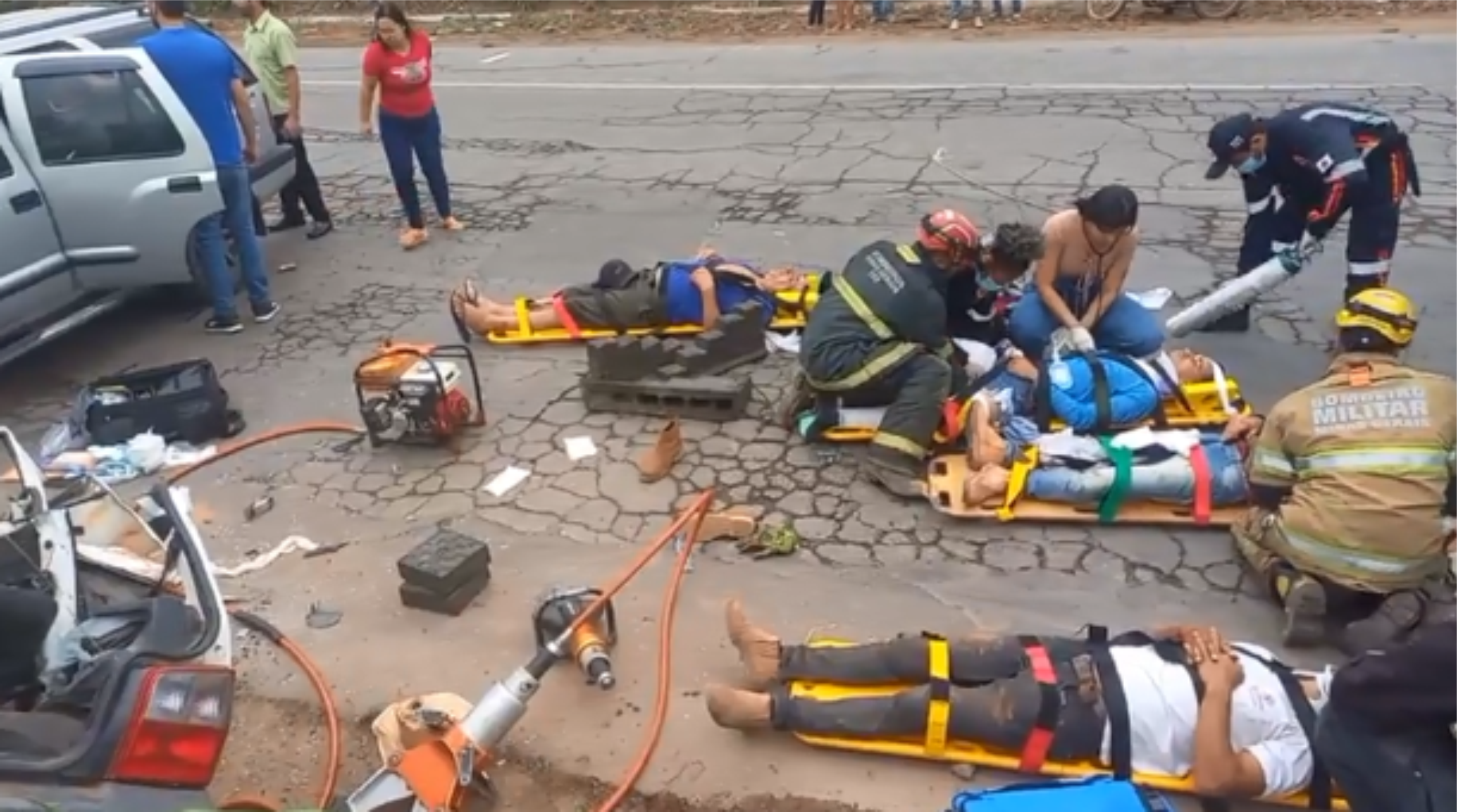 Colisão frontal deixa feridos entre Manhuaçu e Reduto