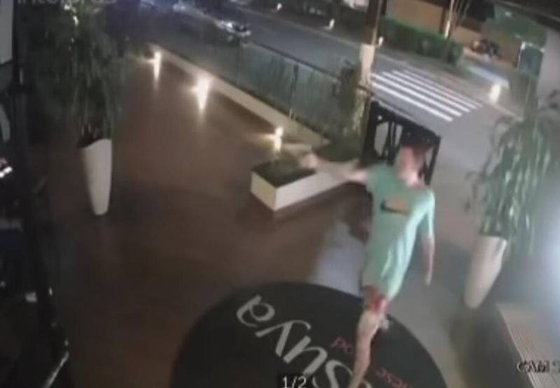 Atirador mata dois em restaurante e é preso após fazer reféns em pizzaria