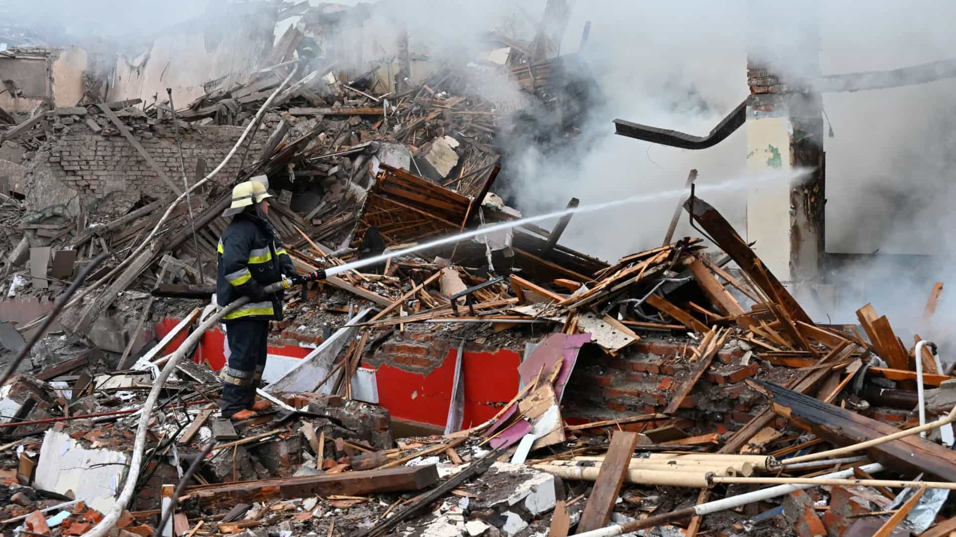 Míssil destrói prédio de Câmara Municipal de Enerhodar, acusa Ucrânia