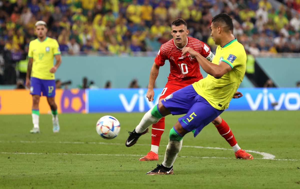 Brasil vence Suíça e avança às oitavas