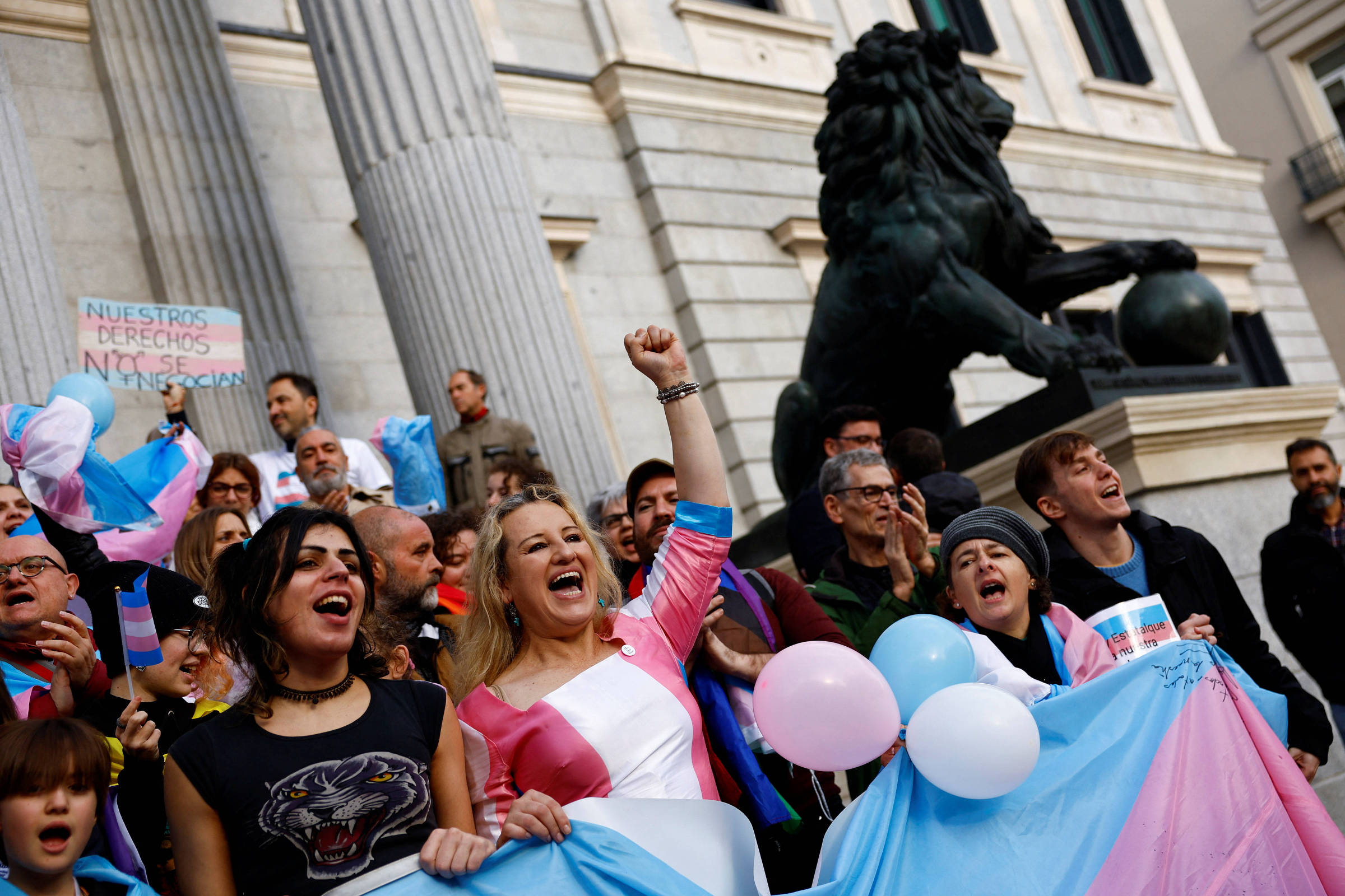 Espanha aprova ‘lei trans’ que facilita mudança formal de identidade de gênero