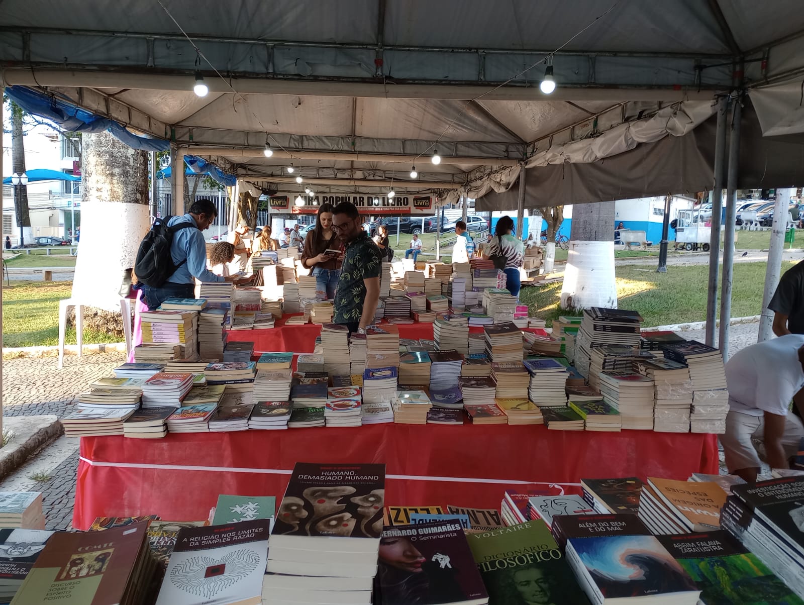 Manhuaçu realiza Feira Popular do Livro na Praça 5 de novembro