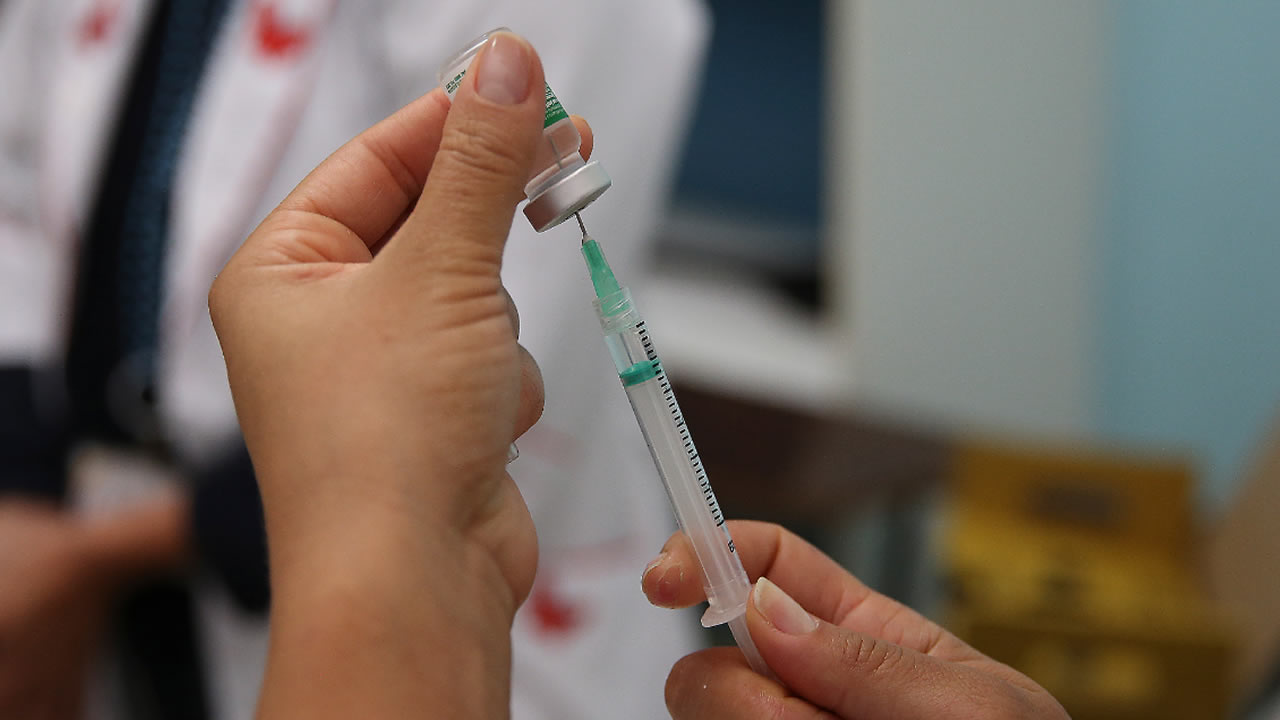 Campanha de vacinação contra gripe começa em todo o país
