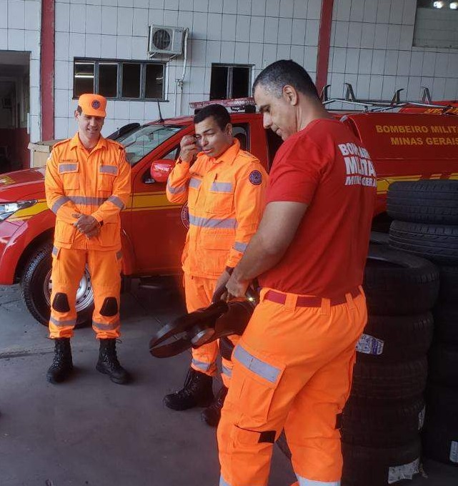 Corpo de Bombeiros de Manhuaçu adquire nova viatura e equipamentos