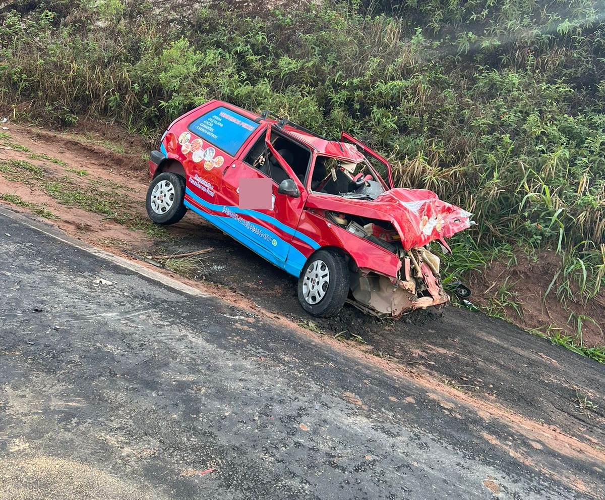 Morador de Manhuaçu: acidente entre carro e caminhão interdita rodovia em Alegre