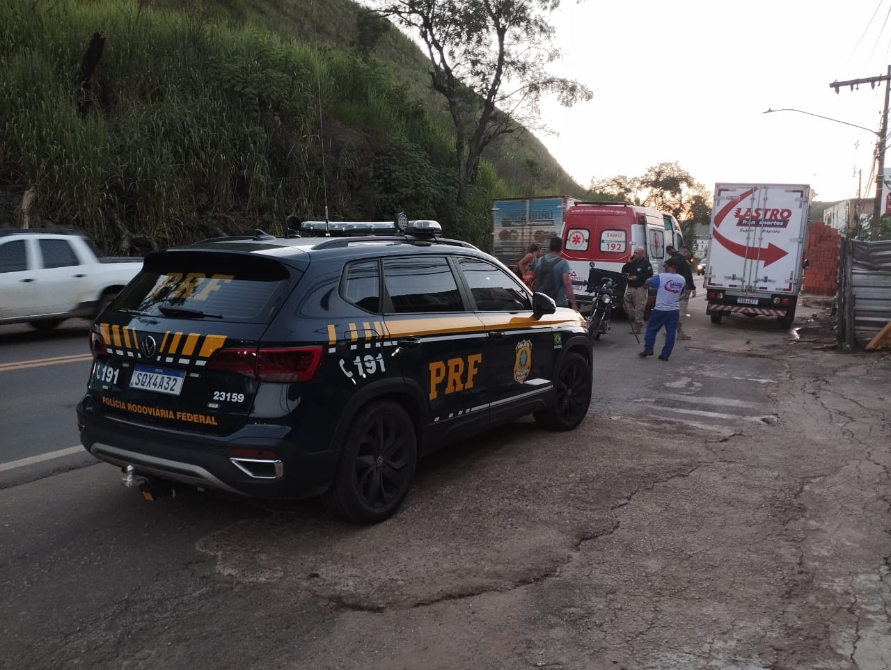 Motociclista fica ferido em colisão frontal na Ponte da Aldeia em Manhuaçu